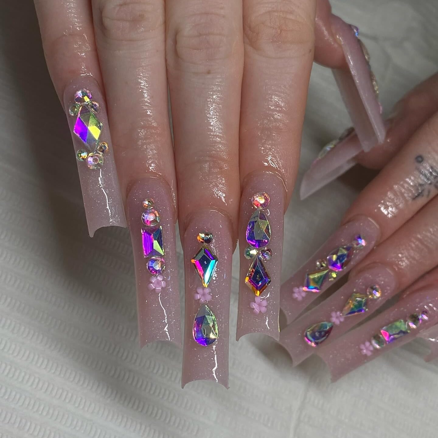 (5 diff packs ) 12 Types of 600  Diamonds + 2500 Flat Rhinestones Mix 20 Styles Flatback Stones Set + Tweezers + Drill Pen